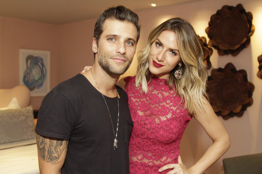 thumbnail_o-casal-de-atores-bruno-gagliasso-e-giovanna-ewbank-sao-os-convidados-vips-da-intimissimi-2