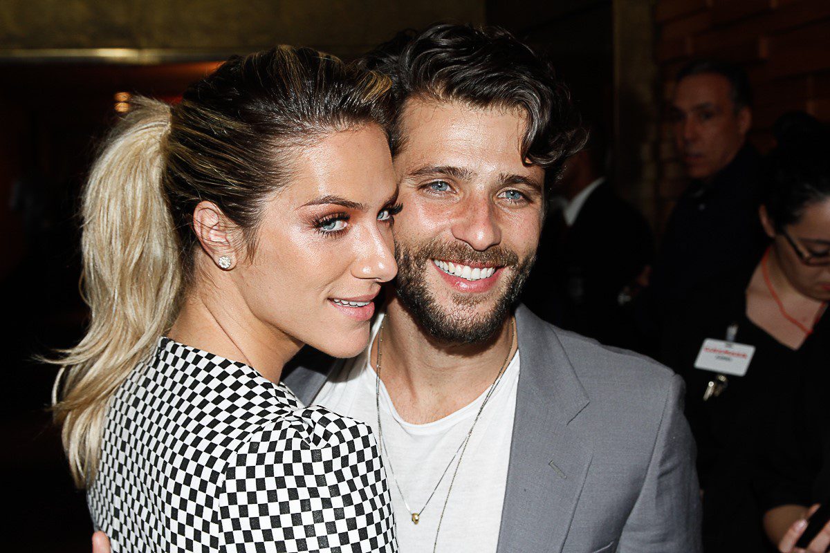 thumbnail_o-casal-de-atores-bruno-gagliasso-e-giovanna-ewbank-sao-os-convidados-vips-da-intimissimi