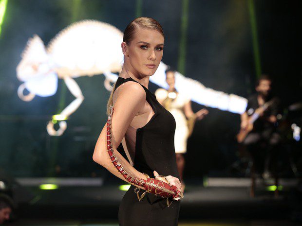fiorella_matheis_desfilando_p1_9659.jpg