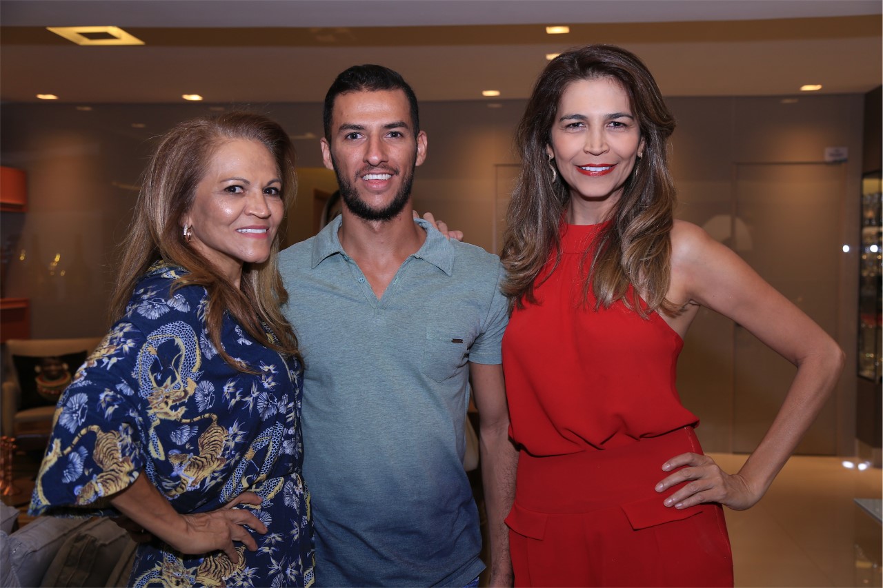 Os jornalista Ângela Motta Diogo Teixeira e Rosângela Motta