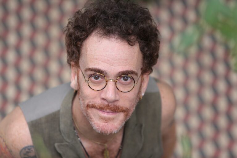 thumbnail_Nando Reis e Os Infernais apresentam turnê “jardim-pomar” em Goiânia