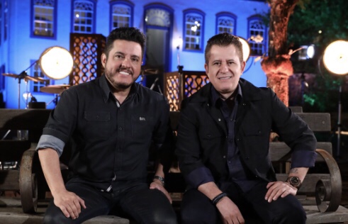 a dupla bruno & marrone animara? o re?veillon volta ao mundo – 15 anos – uma noite em dubai, no cel da oab.