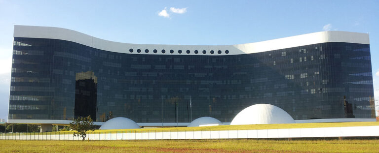 1200px-TRE_nova_sede_brasilia