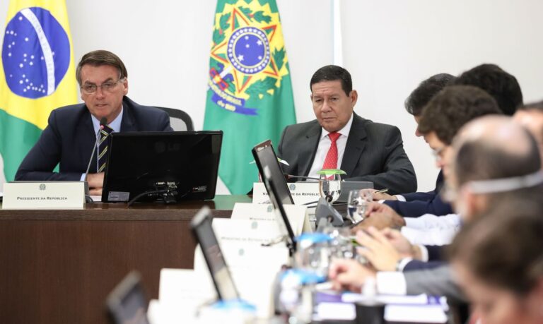 Videoconferência com Governadores do Centro-Oeste.