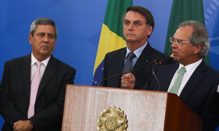 economia_pr_jair_bolsonaro_coletiva0104201364