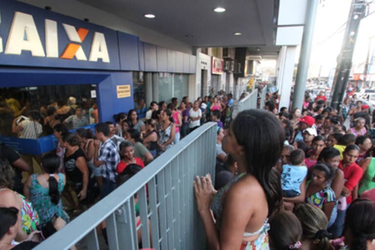caixa-continua-registrando-grandes-filas-5ea84fe411b64