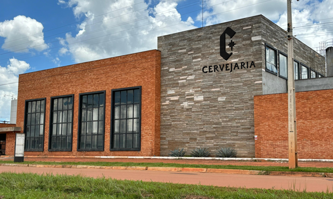 fa?brica da “cervejaria cevatta”, localizada no distrito industrial de alexa?nia, com produc?a?o de mais de 200 mil litros mensais.-1