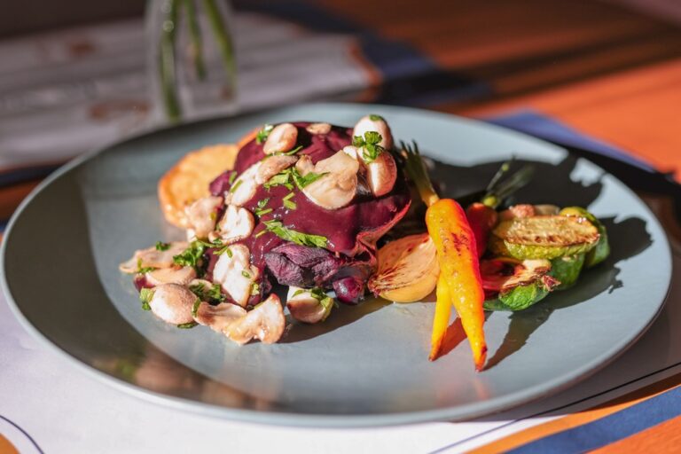 coq au vin, prato do menu do restaurante las nenas para a restaurant week em 2024 - foto - arquivo-1