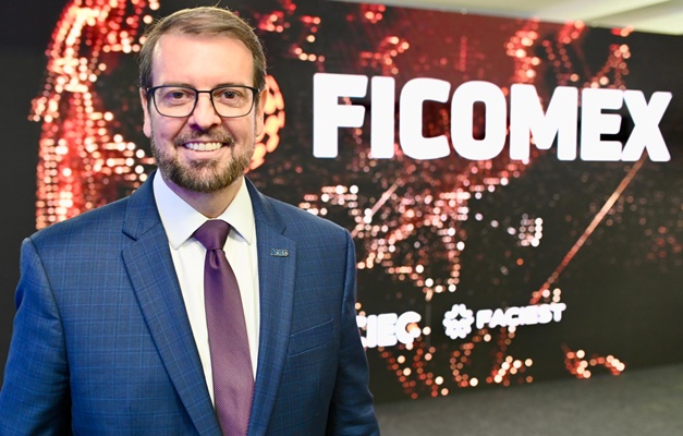 Com base no conteúdo fornecido, aqui estão algumas opções de título: ACIEG lança 4ª Ficomex em Brasília com apoio da ApexBrasil (Foco no lançamento e parceria)
Ficomex 2025: Feira em Goiânia terá rodadas de negócios inéditas com ApexBrasil (Foco no evento principal e novidade)
Parceria entre ACIEG e ApexBrasil impulsiona negócios internacionais na 4ª Ficomex (Foco no impacto e parceria)
Goiânia sediará 4ª edição da Ficomex em 2025 com foco em exportações (Mais direto sobre o evento futuro)
Lançamento da 4ª Ficomex projeta edição de 2025 focada em conectar empresas ao mercado global (Combina lançamento e objetivo futuro) Estas opções variam em foco (lançamento, evento futuro, parceria, impacto) para oferecer alternativas de acordo com a ênfase desejada.