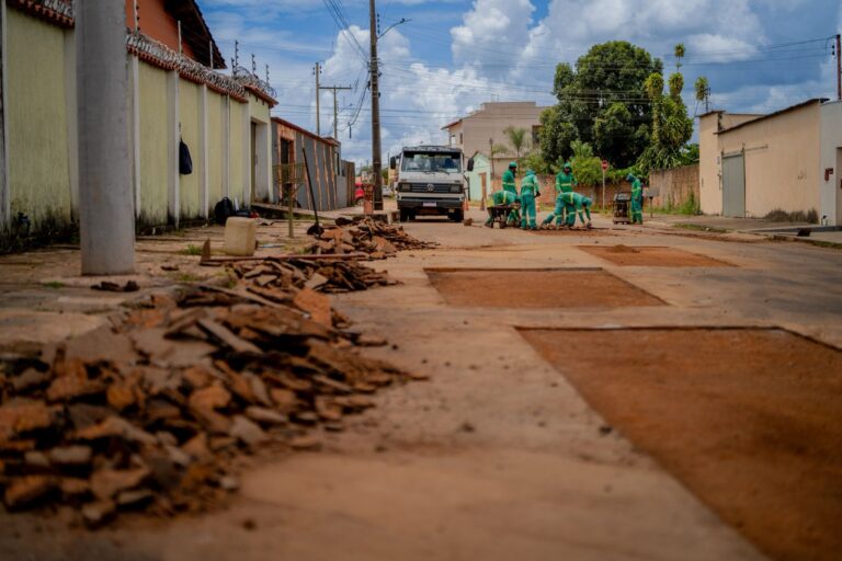 "Prefeitura de Anápolis prioriza demandas via WhatsApp em serviços de estradas, iluminação e asfalto"