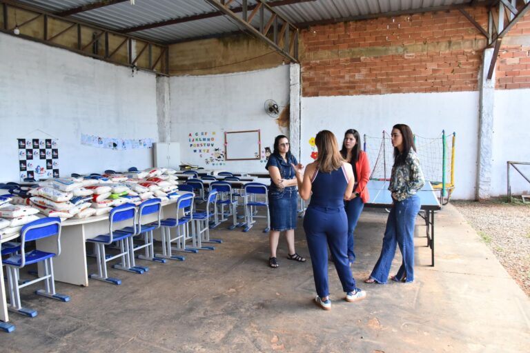 "Primeira-dama Lana entrega alimentos arrecadados no Circuito Mulher a instituição beneficente em Aparecida"
