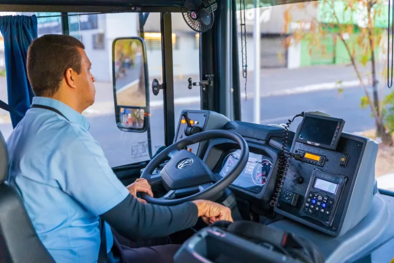 Empresas de transporte coletivo abrem 63 vagas de emprego e estágio em Goiânia e região metropolitana