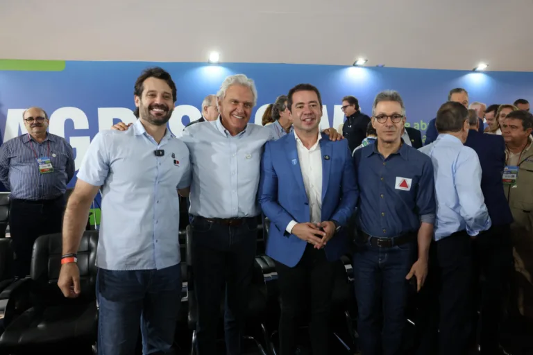Agrishow 2024: Caiado critica falta de apoio à tecnologia no agro e Alckmin exalta a união entre indústria e agronegócio.