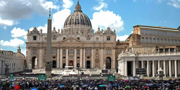 Lula e comitiva desembarcam em Roma para funeral do papa Francisco