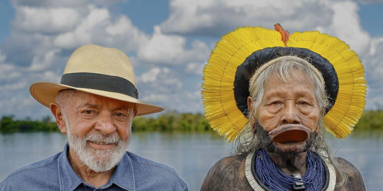 Raoni recebe medalha de Lula e alerta sobre exploração de petróleo