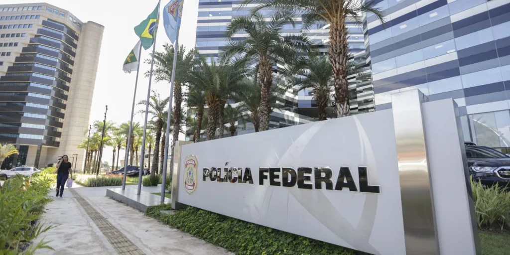 Operação da PF investiga descontos irregulares em benefícios do INSS