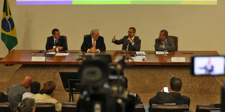 Desconto ilegal terá que ser restituído a aposentados, dizem ministros