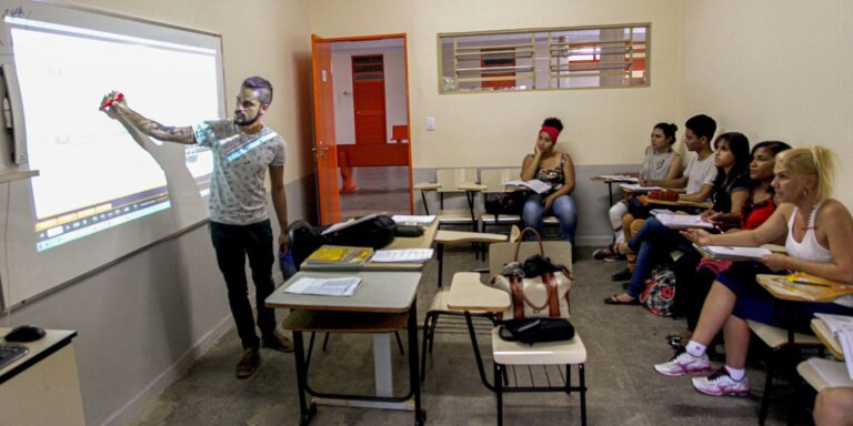 Pé-de-meia: nascidos em março e abril?recebem hoje incentivo matrícula