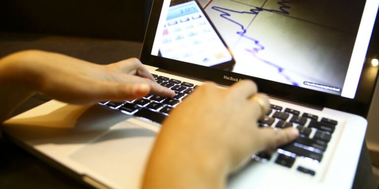 Setor de serviços cresce 0,8% na passagem de janeiro para fevereiro