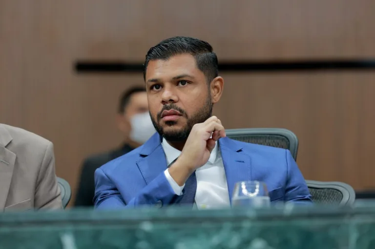 Romário Policarpo assume Prefeitura de Goiânia durante viagem de prefeito e vice