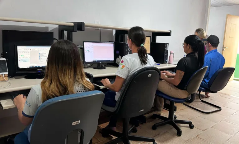 "Comurg lança assistente virtual no WhatsApp para agilizar atendimento e serviços em Goiânia"