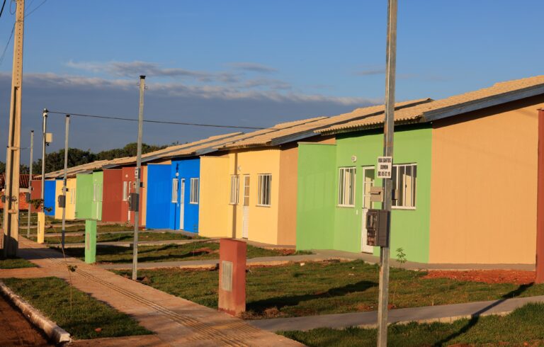 "Governador entrega 42 casas do programa 'Pra Ter Onde Morar' em Bela Vista de Goiás"