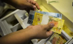 "Governo propõe salário mínimo de R$ 1.630 em 2026 com reajuste de 7,37% e projeções até 2029"