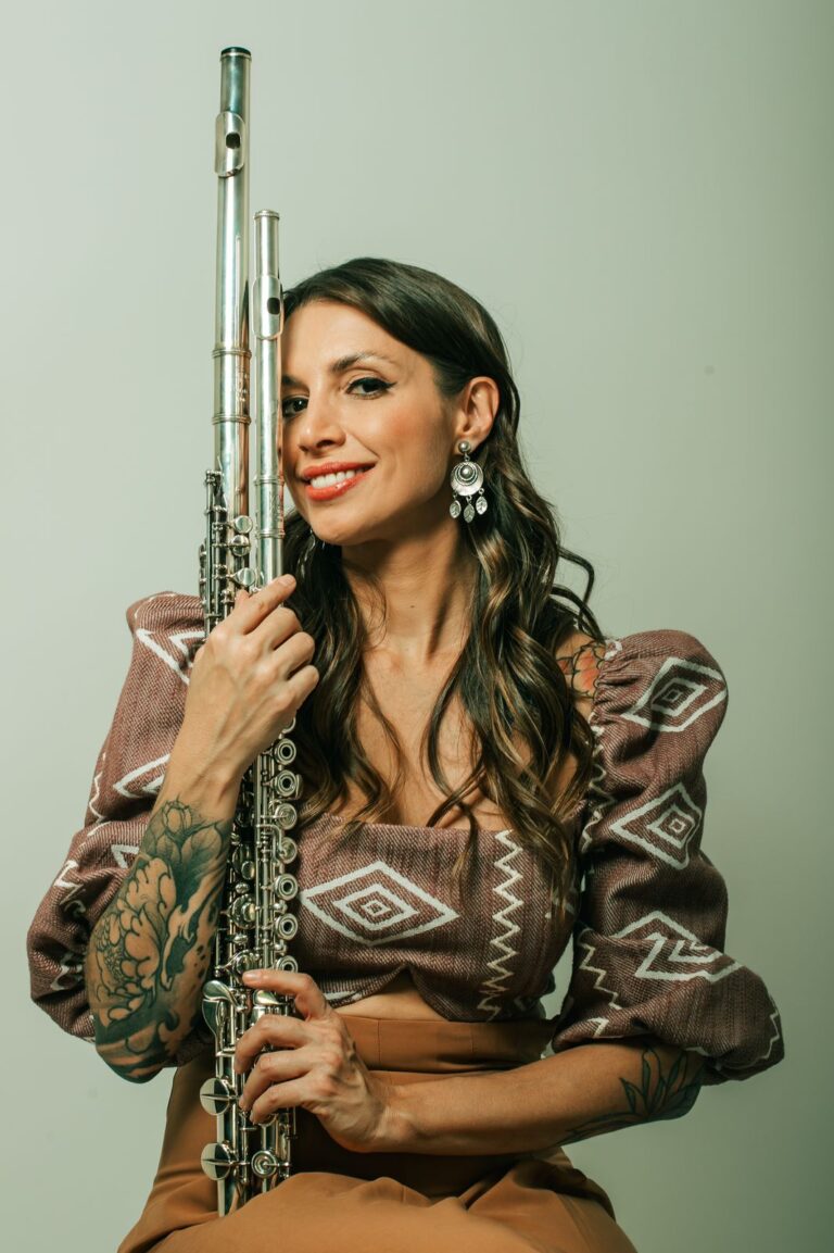 "Let’s Go Instrumental Sessions: Baião de Três e DJ Cássia Kilmister agitam Goiânia com jazz, pop e música brasileira"