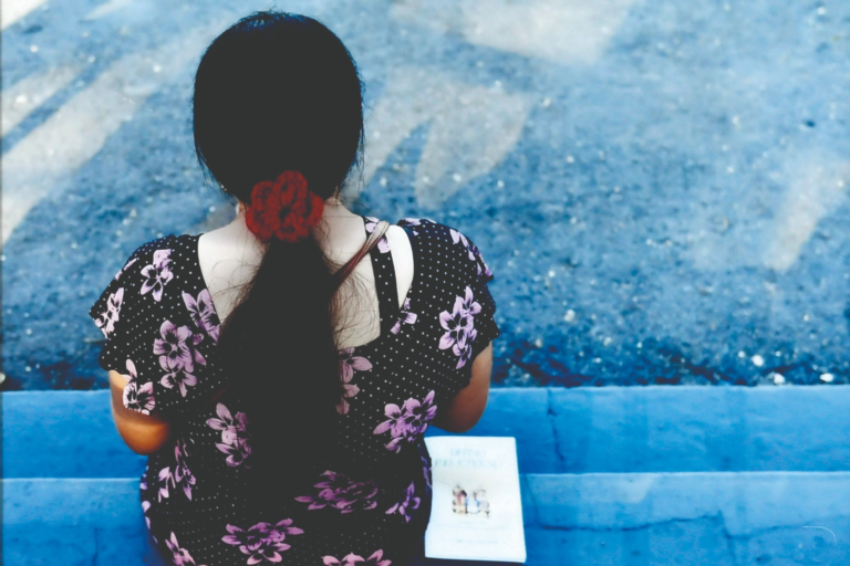 "Mostra 'Encanamentos' oferece experiência imersiva e interativa no Museu de Arte de Goiânia"  
(Alternativa mais direta e impactante, destacando o caráter inovador da exposição.)  
Por que esse título?  

Clareza e atratividade: Resume o tema ("Encanamentos"), o diferencial ("experiência imersiva e interativa") e o local (MAG).  
Engajamento: Palavras como "imersiva" e "interativa" despertam curiosidade sobre a quebra dos padrões tradicionais mencionados no texto.  
SEO-friendly: Inclui termos-chave como "Museu de Arte de Goiânia" e "experiência imersiva", facilitando buscas online.  

(Obs.: O texto original contém um erro no título do "Serviço" – menciona "Encantamentos" em vez de "Encanamentos". Mantive o correto, conforme o corpo do artigo.)