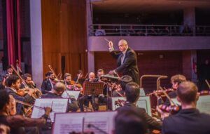 "Orquestra Filarmônica de Goiás apresenta concerto gratuito com obras épicas de Carl Nielsen em Goiânia"
