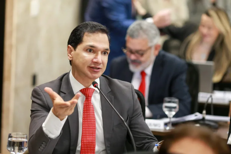 "Pedro Paulo de Medeiros assume presidência da Comissão Nacional de Defesa das Prerrogativas da OAB"