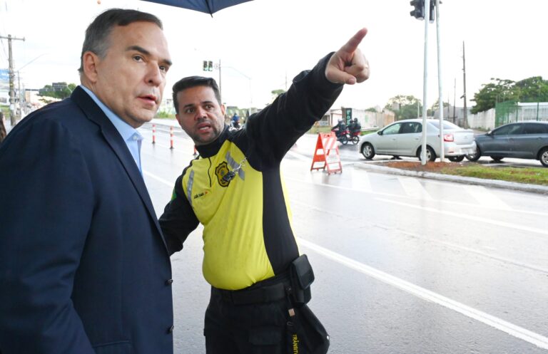 "Prefeito Mabel inaugura semáforos inteligentes e 'onda verde' para melhorar trânsito em Goiânia"