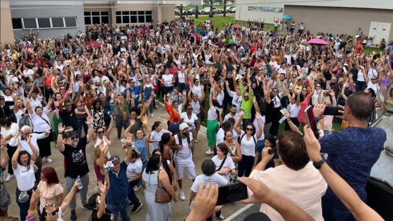 Aqui está uma opção de título baseada no conteúdo: 
Prefeitura de Aparecida pedesubscriptions para que greve dos servidores da educação seja julgada ilegal