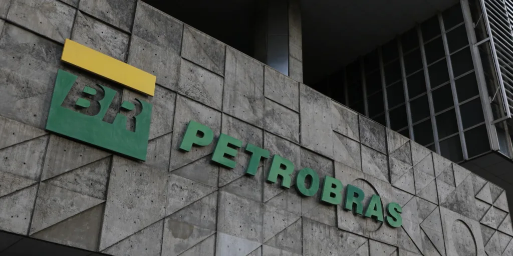 Petrobras anuncia novos poços e retomada de fábricas de fertilizantes