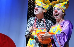Espetáculo ‘Amor, I Love You’ traz palhaçaria e afeto gratuitos a Goiânia