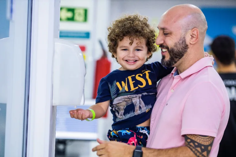 Hospital Mater Dei promove exposição fotográfica para alertar sobre a importância da higienização das mãos