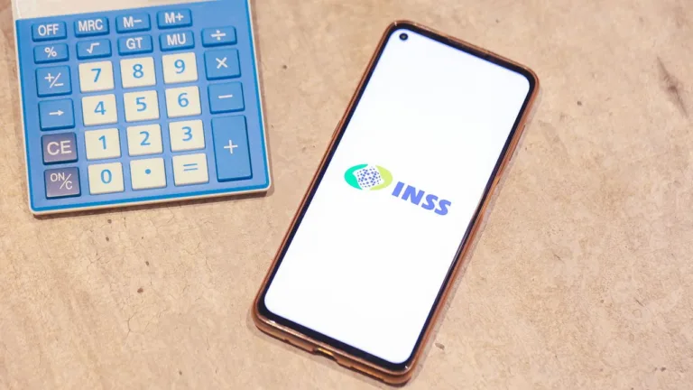 INSS: Segunda Parcela do 13º Salário Começa a ser Depositada em Maio de 2025.