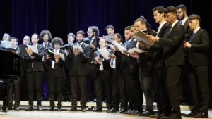 Opção de Título:
"Ópera Gala" do Coro Sinfônico Jovem de Goiás Abre Temporada 2025 com Entrada Gratuita
Justificativa:  Clareza: Informa o nome do evento ("Ópera Gala") e o grupo responsável (Coro Sinfônico Jovem de Goiás).
Relevância: Destaca o início da temporada, um evento importante.
Apelo: Menciona a entrada gratuita, um atrativo para o público.
Conciso: É um título direto e fácil de entender.
