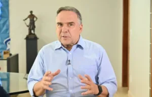 Aqui está uma opção de título para o conteúdo fornecido: "Obra do Anel Viário em Goiânia Volta ao Debate sob Coordenação de Sandro Mabel"