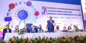Brasil reduz transmissão do HIV vertical e pede certificado da Opas