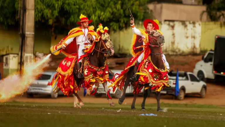 Circuito das Cavalhadas de Goiás 2025 cerca à metade com festejos em Palmeiras de Goiás e Hidrolina.