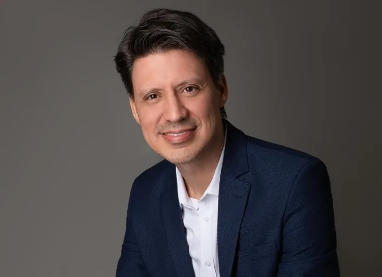 “Ambiente corporativo precisa ser emocionalmente seguro”, afirma psiquiatra após o Brasil registrar recorde de afastamentos por ansiedade em 2024