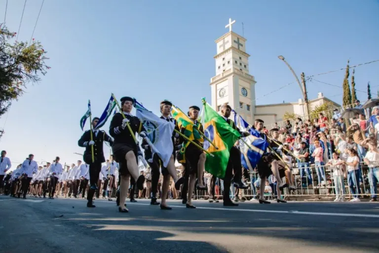 Anápolis inova: Desfile Cívico de Aniversário será à tarde com show pirotécnico