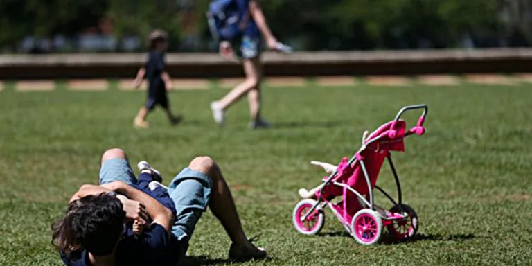 Aumento da licença-paternidade será tema no Congresso após recesso
