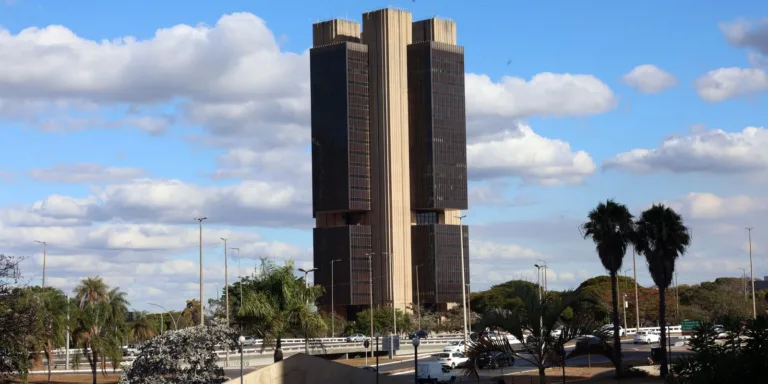 BC só publicará nova carta em abril, caso IPCA continue acima do teto