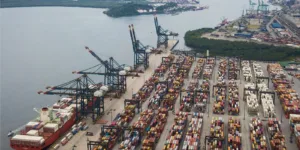 Ministério revisa para baixo projeção de superávit comercial