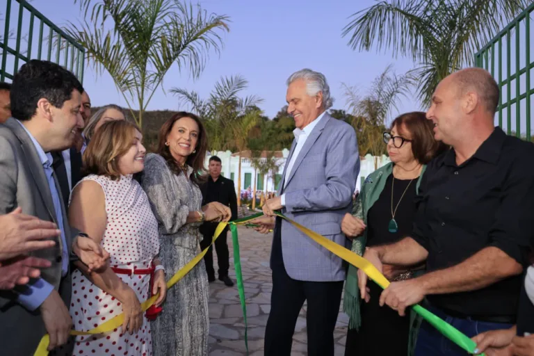 Caiado entrega Palácio da Instrução restaurado e celebra educação em Goiás