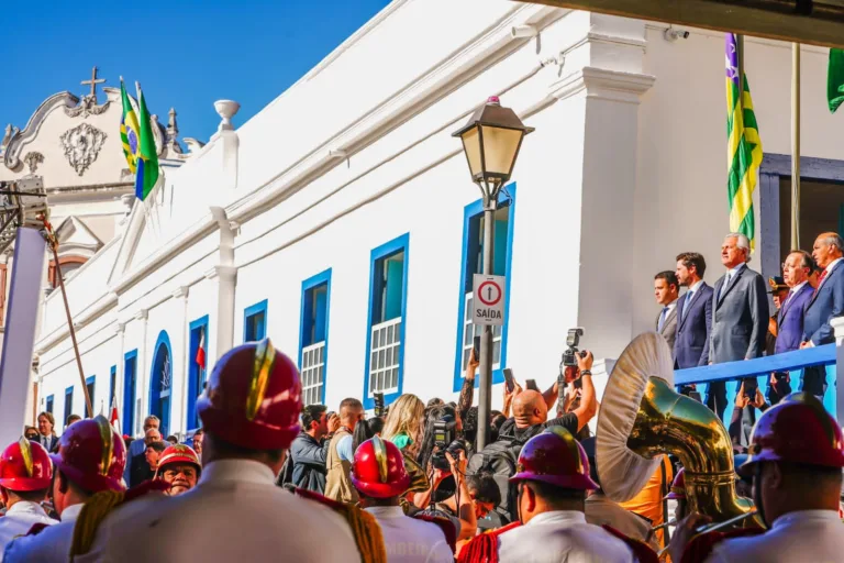 Caiado transfere simbolicamente a capital para a cidade de Goiás e cumpre agenda com inaugurações e entregas