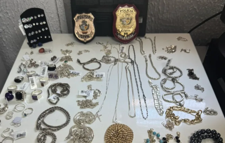 Em Goiânia, homem é preso suspeito de furtar R$ 50 mil em joias da loja onde trabalhava