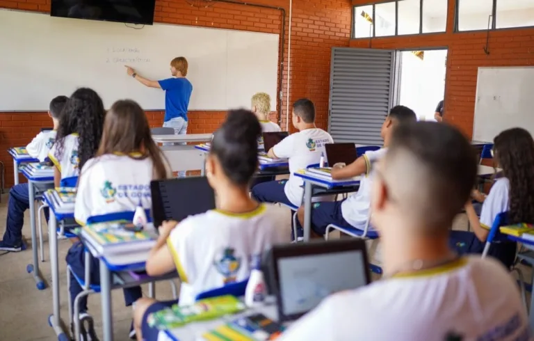 Goiás Nomeia 625 Novos Professores e Valoriza Profissionais da Educação